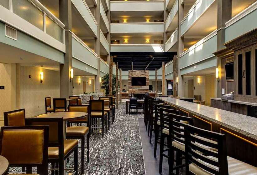 בית מלון כפרי Embassy Suites Williamsburg