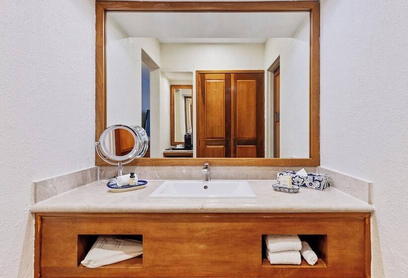 Отель Fiesta Americana Hacienda Ixtapan de la Sal