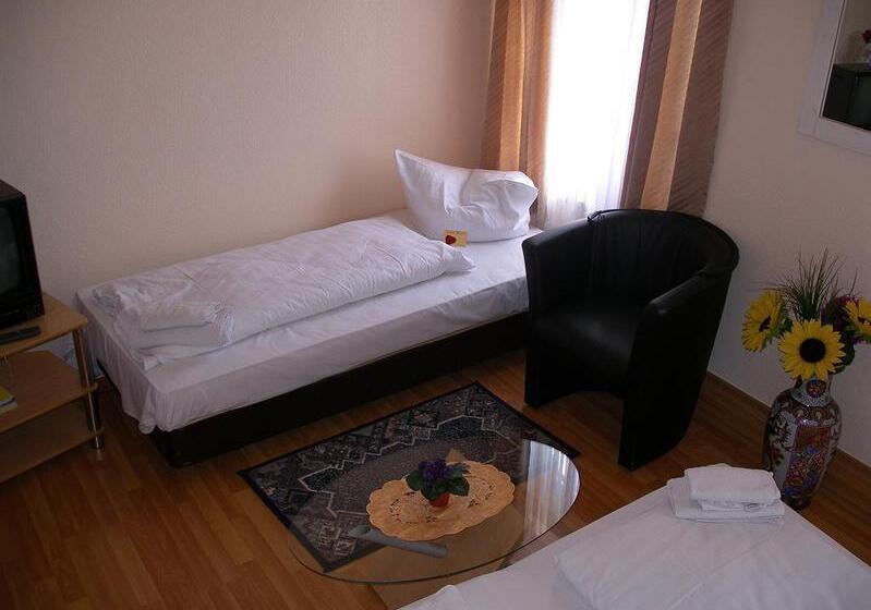 فندق Garni Djaran