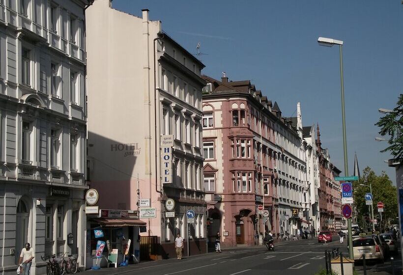 فندق Garni Djaran