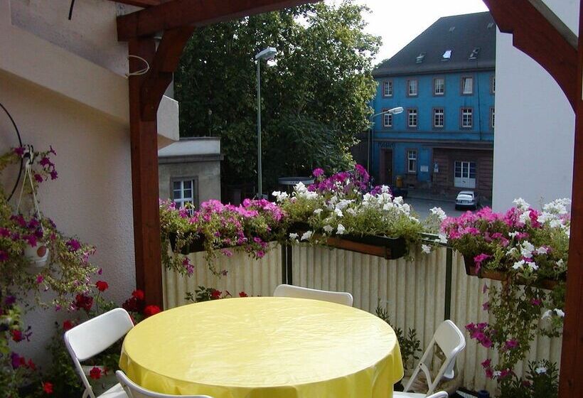 فندق Garni Djaran