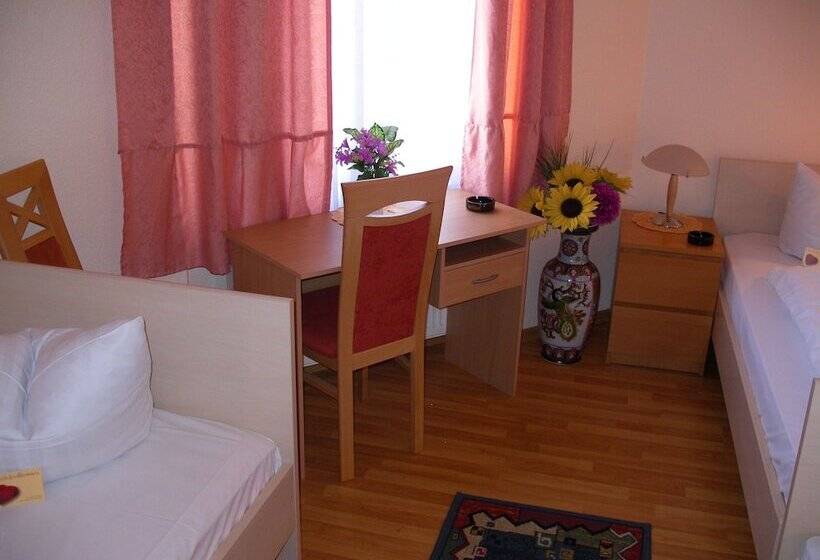 فندق Garni Djaran