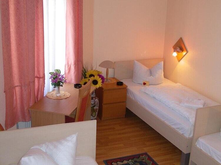 فندق Garni Djaran