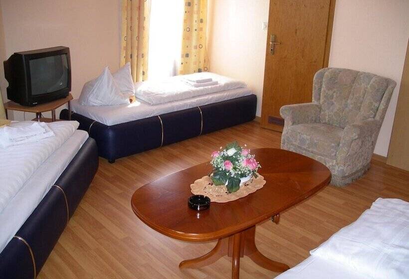 فندق Garni Djaran