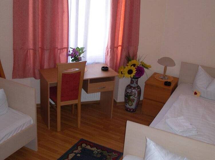 فندق Garni Djaran