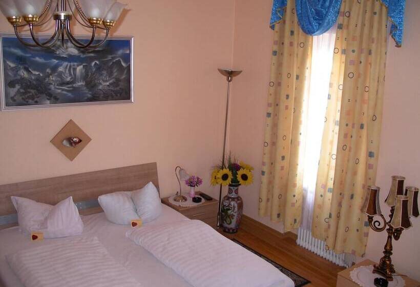 فندق Garni Djaran