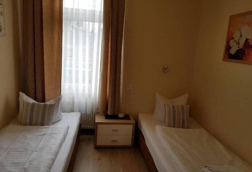 فندق Garni Djaran