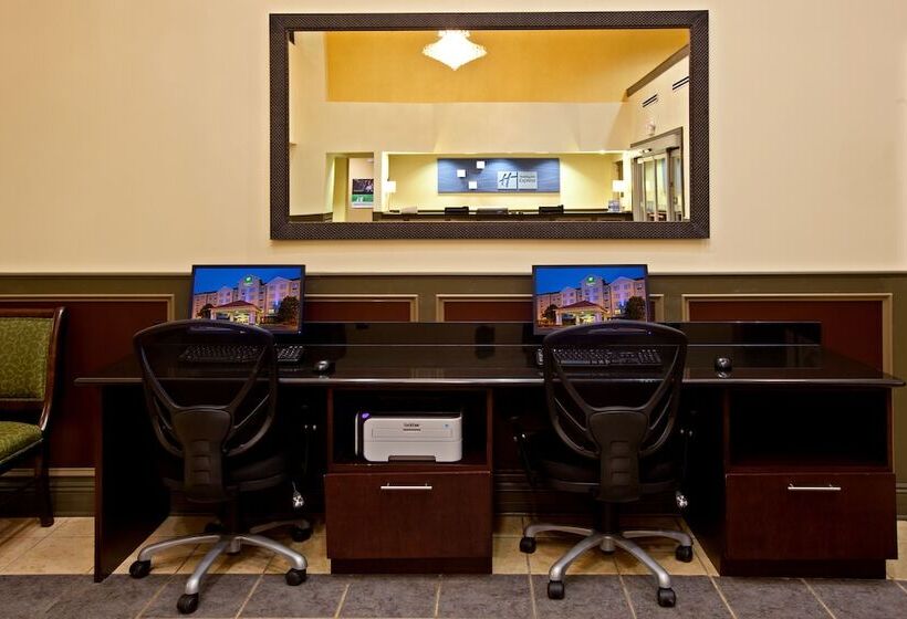 فندق Holiday Inn Express & Suites Indianapolis   East, An Ihg