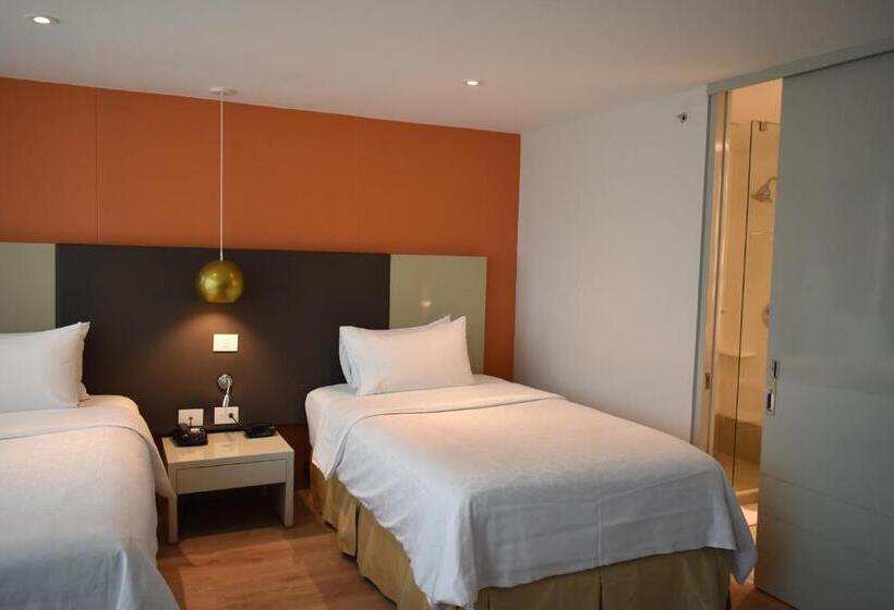Отель Holiday Inn Express & Suites Medellin, An Ihg