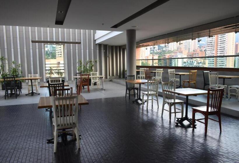 Отель Holiday Inn Express & Suites Medellin, An Ihg