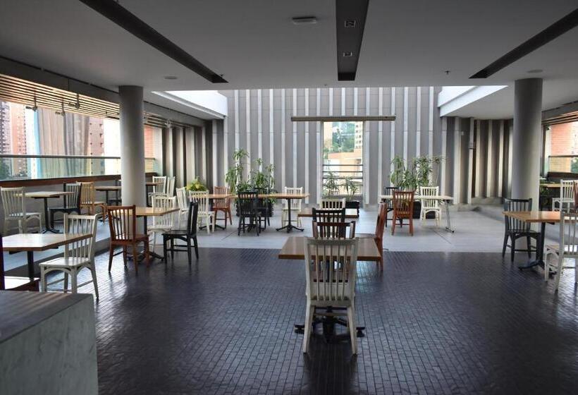 Отель Holiday Inn Express & Suites Medellin, An Ihg