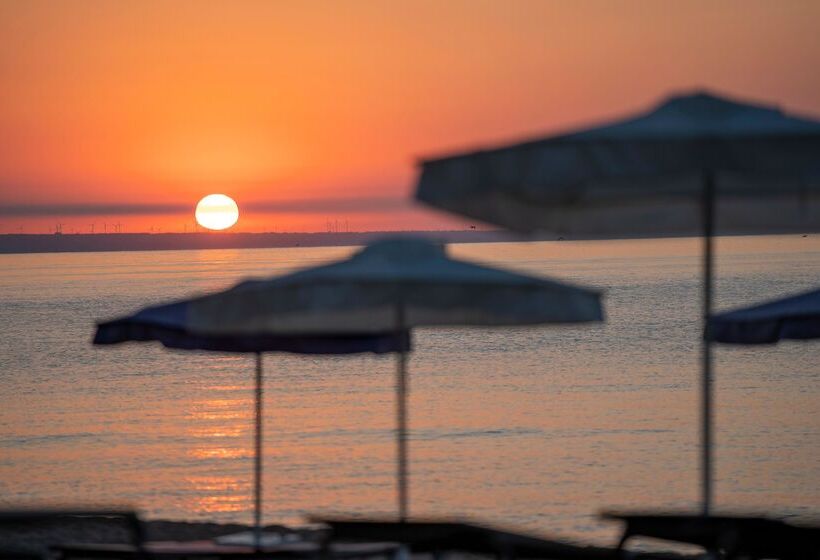 Отель Hvd Viva Club Ultra All Inclusive & Beach Snack Bar Free Parking