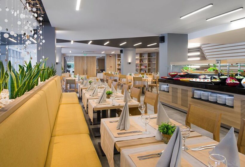 Отель Hvd Viva Club Ultra All Inclusive & Beach Snack Bar Free Parking