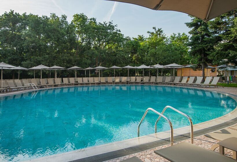 Отель Hvd Viva Club Ultra All Inclusive & Beach Snack Bar Free Parking