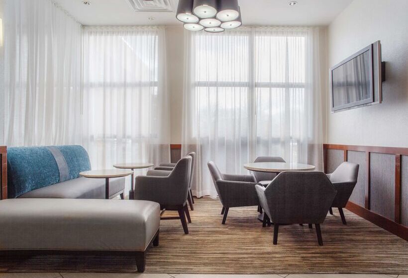 Отель Hyatt Place Cincinnati Blue Ash