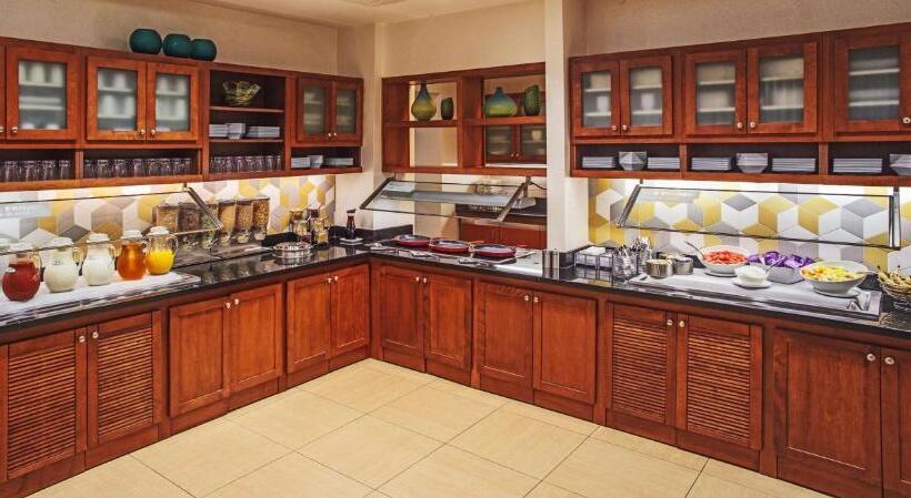 Отель Hyatt Place Cincinnati Blue Ash