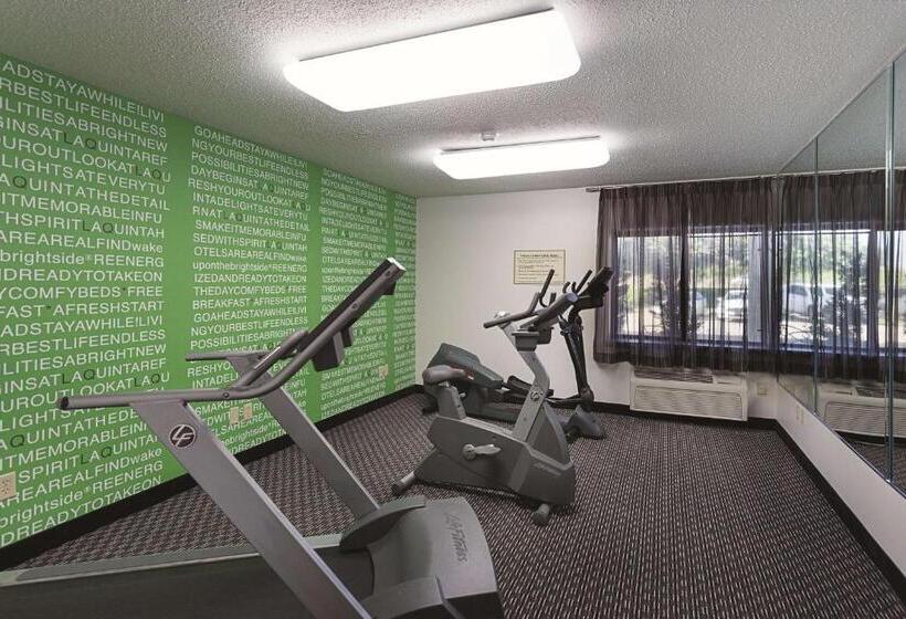 هتل La Quinta By Wyndham Baton Rouge Siegen Lane