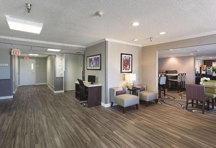 هتل La Quinta By Wyndham Baton Rouge Siegen Lane