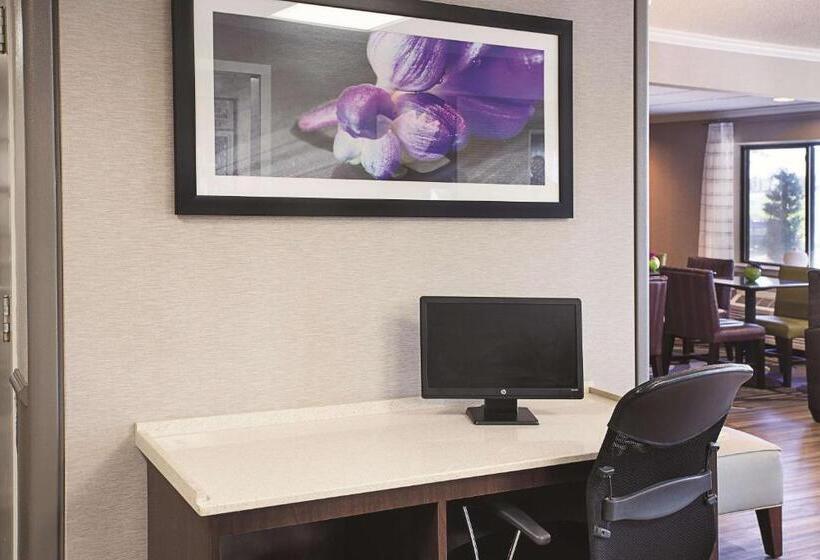 هتل La Quinta By Wyndham Baton Rouge Siegen Lane