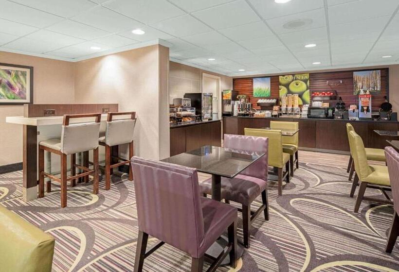 هتل La Quinta By Wyndham Baton Rouge Siegen Lane