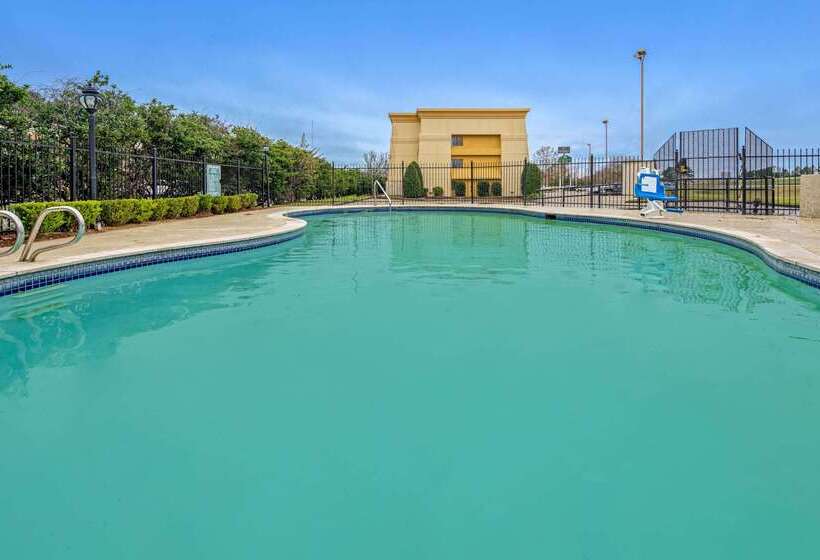 هتل La Quinta By Wyndham Baton Rouge Siegen Lane