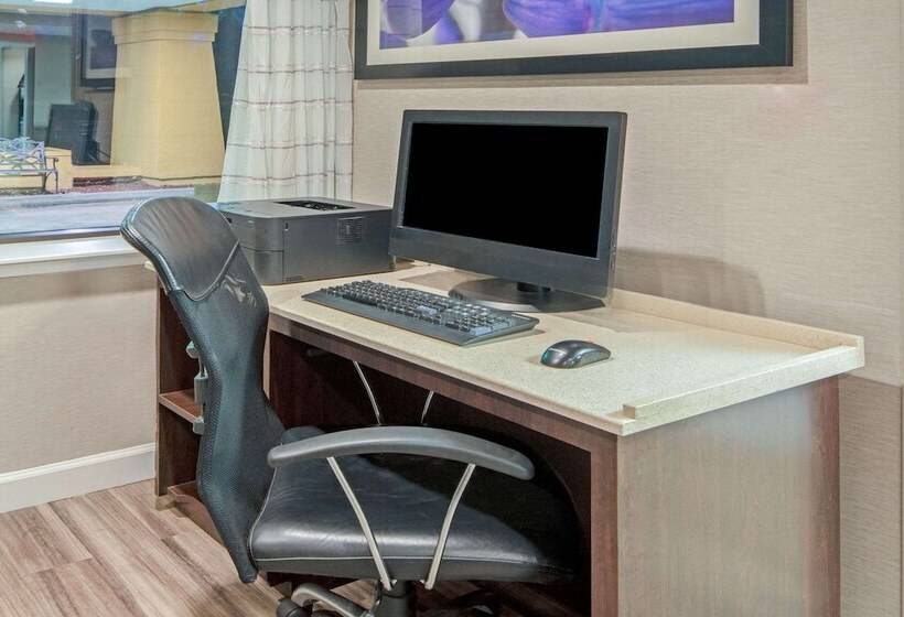 هتل La Quinta By Wyndham Baton Rouge Siegen Lane