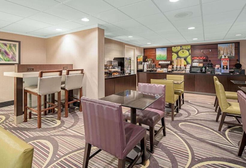 هتل La Quinta By Wyndham Baton Rouge Siegen Lane