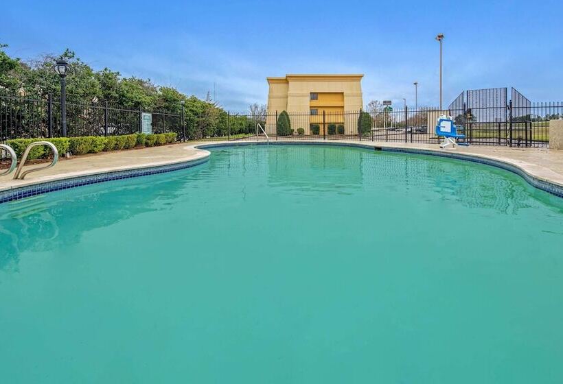 هتل La Quinta By Wyndham Baton Rouge Siegen Lane