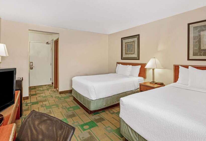 בית מלון כפרי La Quinta By Wyndham Des Moines West Clive