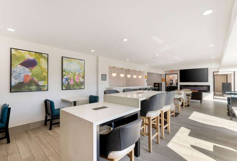 בית מלון כפרי La Quinta By Wyndham Des Moines West Clive