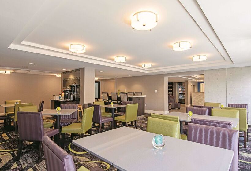 Отель La Quinta By Wyndham Portland