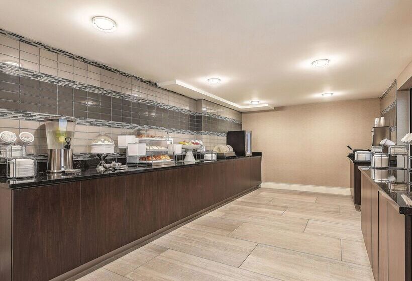 Отель La Quinta By Wyndham Portland