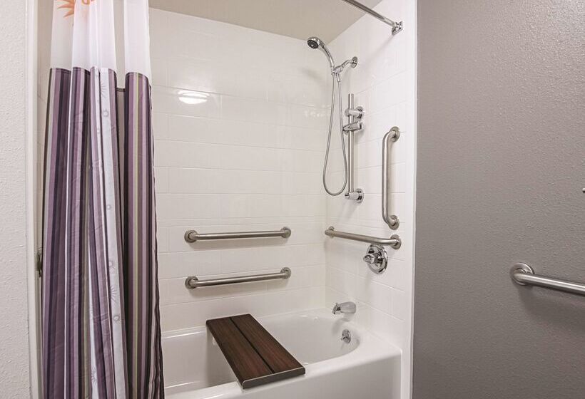 Отель La Quinta By Wyndham Portland