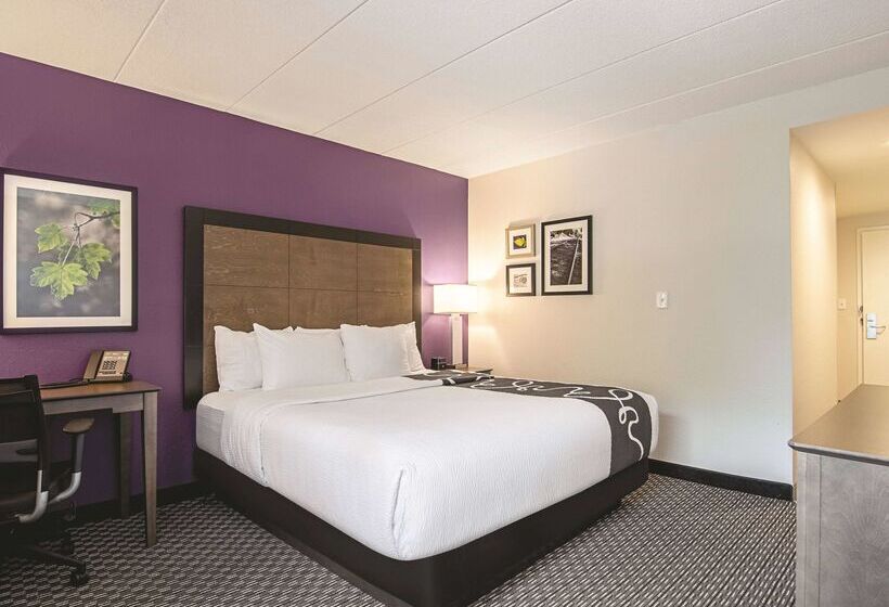 Отель La Quinta By Wyndham Portland