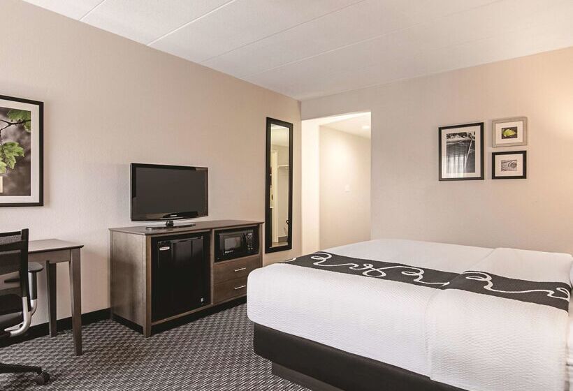 Отель La Quinta By Wyndham Portland