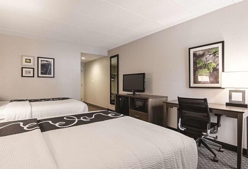 Отель La Quinta By Wyndham Portland