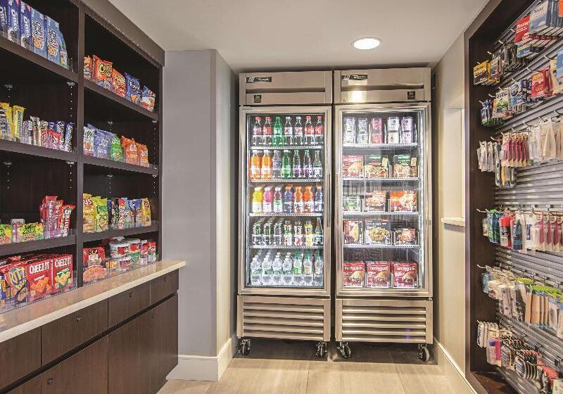 Отель La Quinta By Wyndham Portland