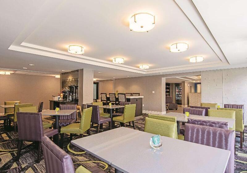 Отель La Quinta By Wyndham Portland