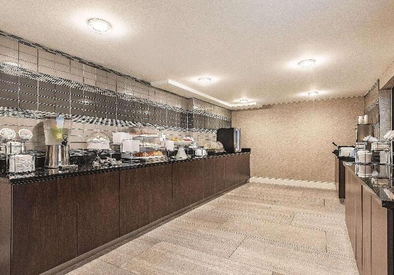 Отель La Quinta By Wyndham Portland