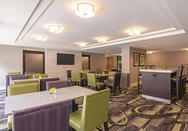 Отель La Quinta By Wyndham Portland