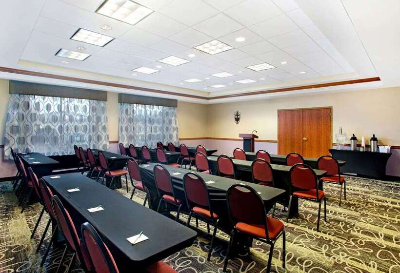 فندق La Quinta Inn & Suites By Wyndham Springfield Airport Plaza