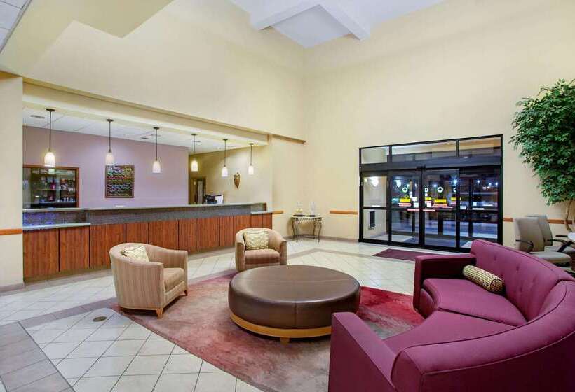 فندق La Quinta Inn & Suites By Wyndham Springfield Airport Plaza