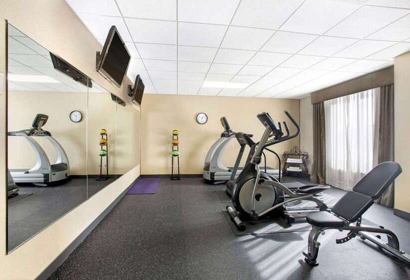 فندق La Quinta Inn & Suites By Wyndham Springfield Airport Plaza