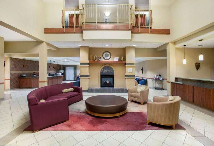 فندق La Quinta Inn & Suites By Wyndham Springfield Airport Plaza