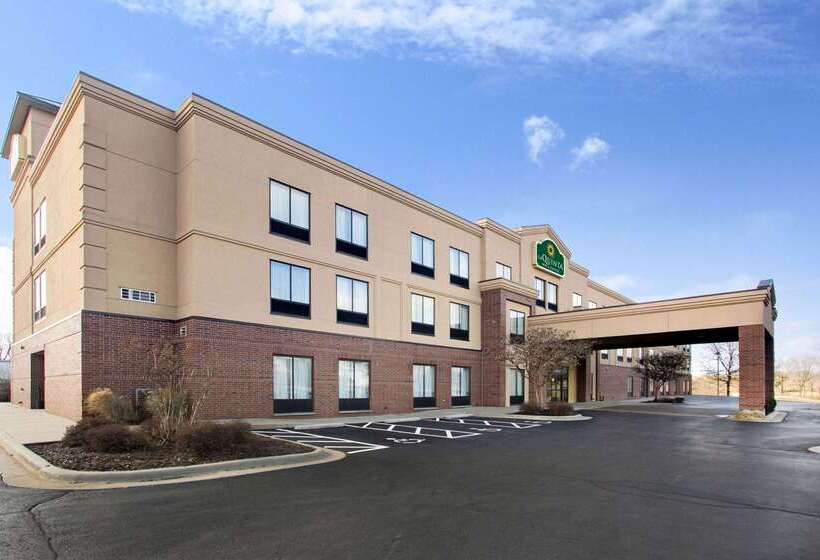 בית מלון כפרי La Quinta Inn & Suites By Wyndham Springfield Airport Plaza