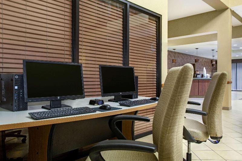 فندق La Quinta Inn & Suites By Wyndham Springfield Airport Plaza