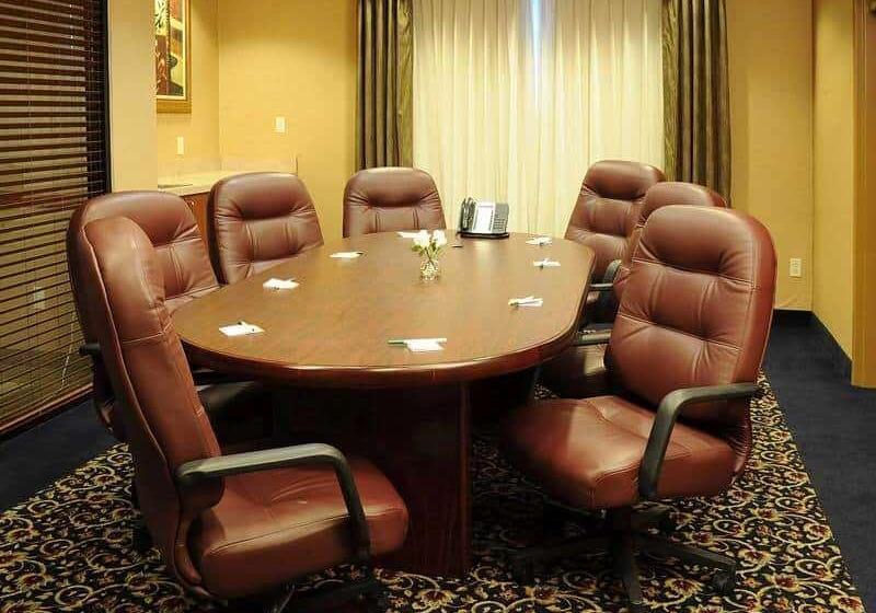 فندق La Quinta Inn & Suites By Wyndham Springfield Airport Plaza