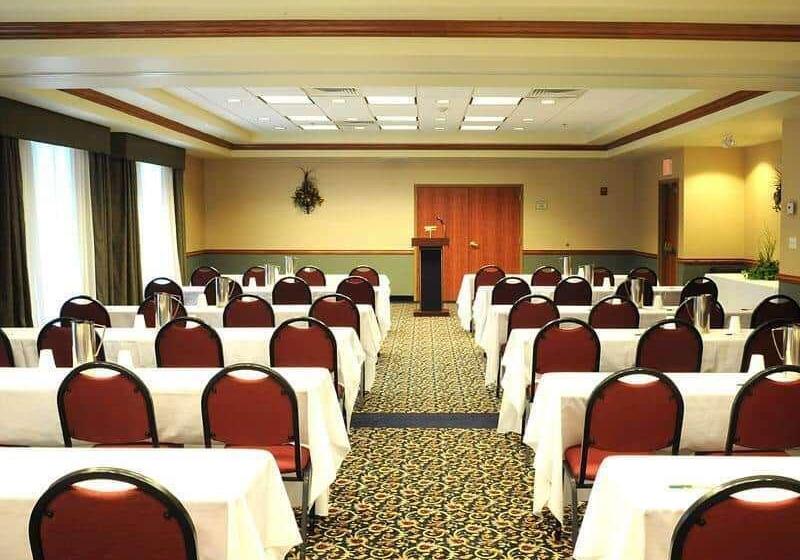 هتل La Quinta Inn & Suites By Wyndham Springfield Airport Plaza