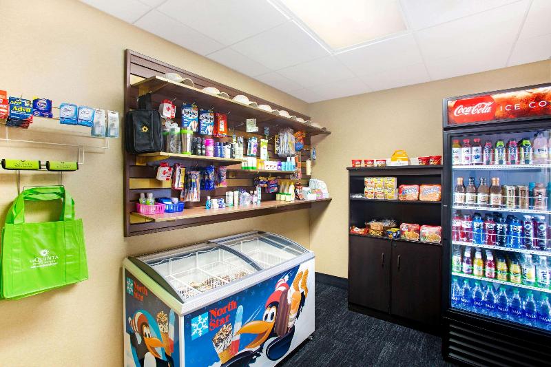 فندق La Quinta Inn & Suites By Wyndham Springfield Airport Plaza