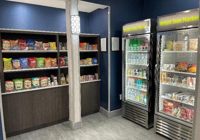בית מלון כפרי La Quinta By Wyndham Tampa Central